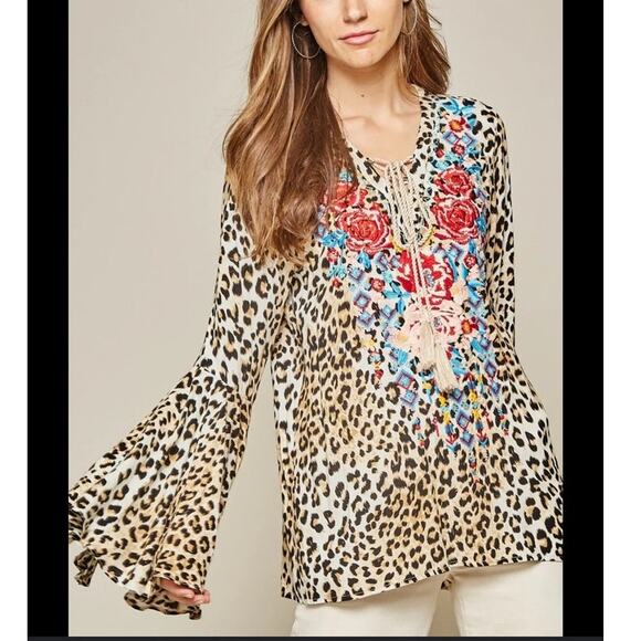 Savanna Jane Lepards Cheetah Embroidered Bell Sleeve Top M - Picture 1 of 4